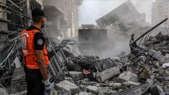 الدفاع المدني بغزة يناشد بإدخال المعدات الثقيلة والوقود لاستكمال جهود الإغاثة والإنقاذ