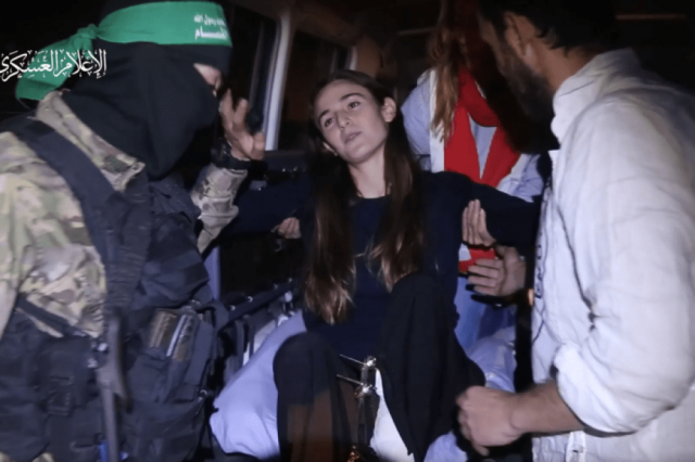 ناشطات نسويات يطلقن عريضة تندد باستخدام بروبوغاندا 'الاعتداء الجنسي' لمواصلة إبادة غزة 