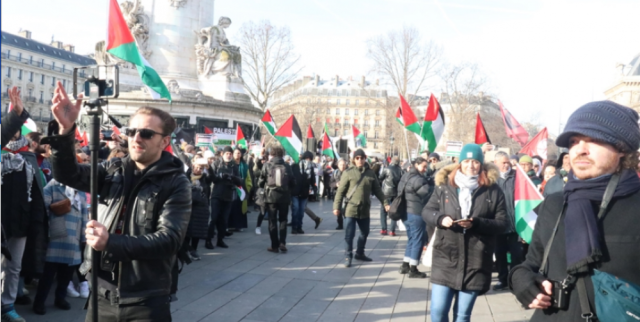 مظاهرة طلابية بباريس ضد قمع الاحتجاجات الداعمة لفلسطين في الجامعات