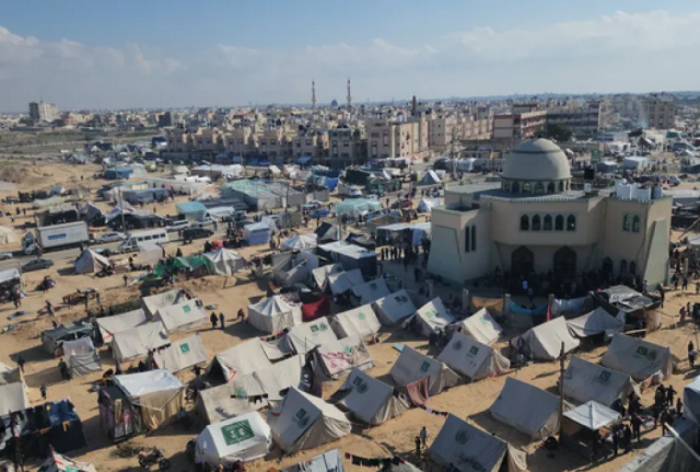 أونروا: 282 ألف منزل مدمر بغزة والنازحون يستقبلون الشتاء في خيام