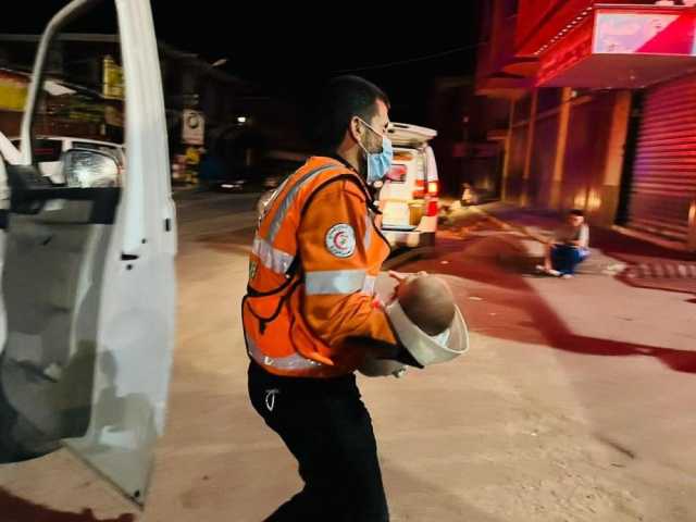 انتشال شهيدين وعدد من الجرحى نتيجة استهداف أحد المنازل بغزة