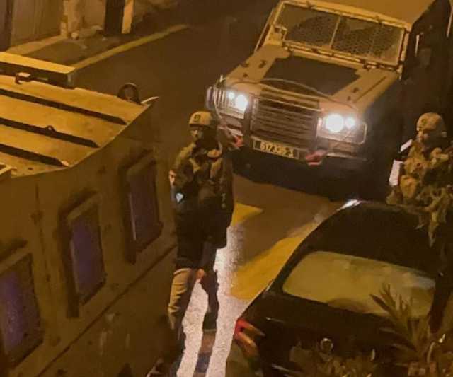 الاحتلال يعتقل 12 شابا قرب مفترق قرية دير نظام