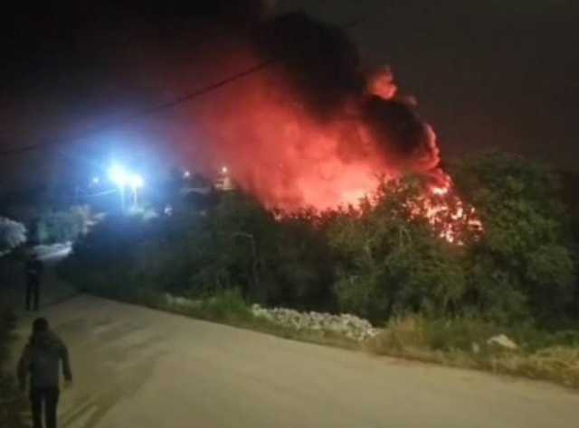 مستوطنون يحرقون مشطب مركبات في حوارة