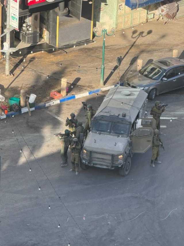 قوات الاحتلال تقتحم بلدة الخضر وتداهم أحد المنازل