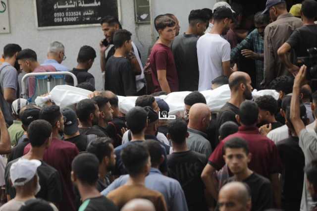 12 شهيدًا وعشرات المصابين بمجزرة بحق طالبي المساعدات وسط القطاع