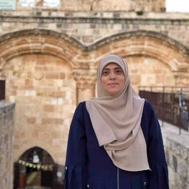الاحتلال يُسلم مقدسية قرارًا بمنع السفر ويُبعد أخرى عن البلدة القديمة