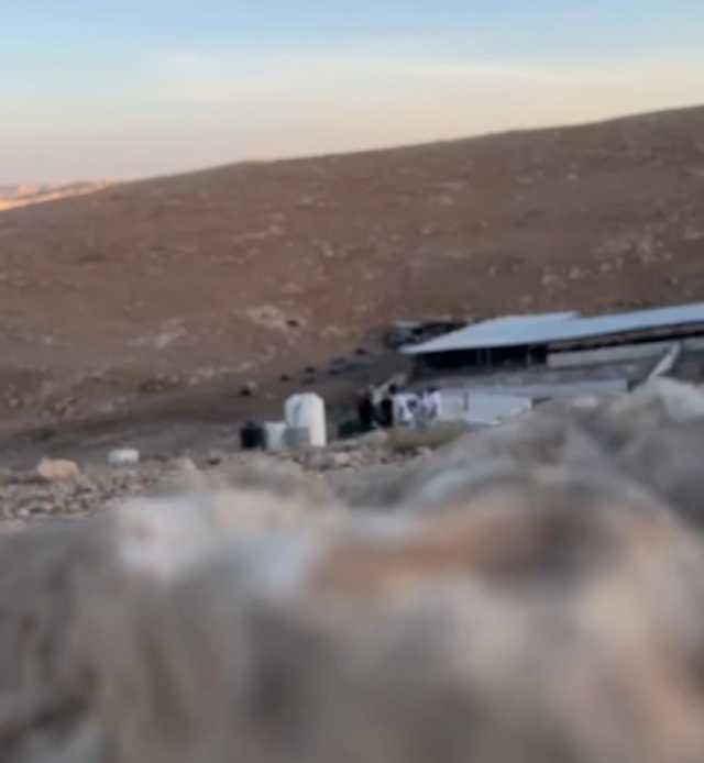 مستوطنون يعتدون على منشأة زراعية في السواحرة بالقدس