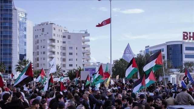 مئات التونسيين يشاركون بـ'حصار سفارة واشنطن' احتجاجا على إبادة غزة