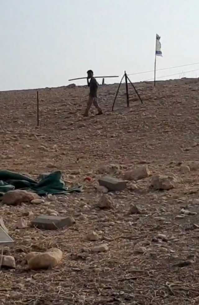 مستوطنون يواصلون تسييج أراضٍ في الأغوار الشمالية