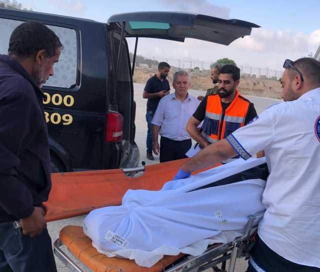 الاحتلال يسلم جثمان الشهيد عودة الهذالين في يطا جنوبي الخليل