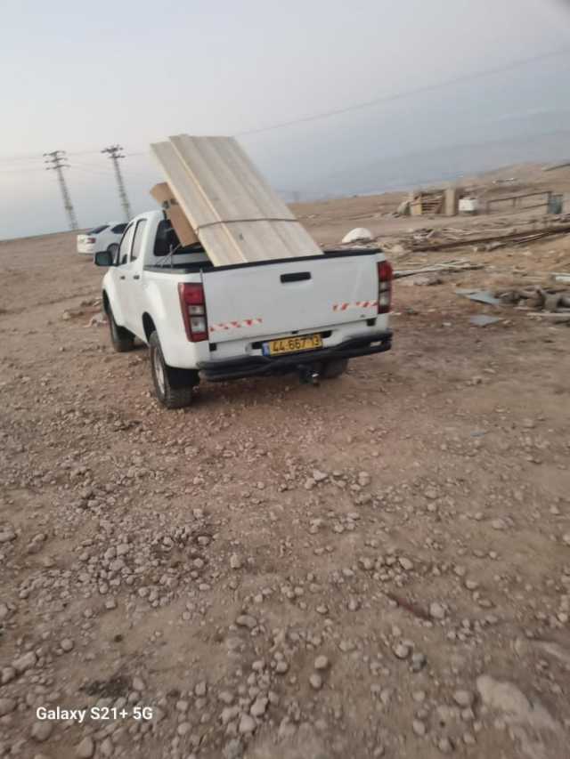 الاحتلال يُصادر مركبة مواطن أثناء عودته لتجمع عرب المليحات