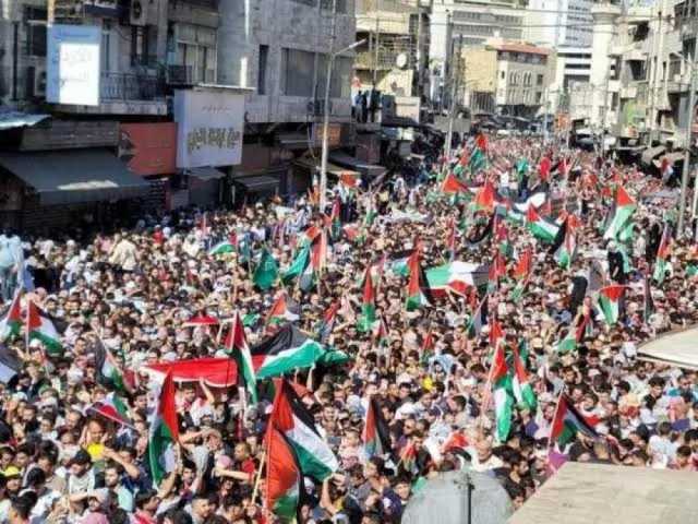 'حماس' تدعو لمسيرات غضب ضد الإبادة والتجويع بغزة