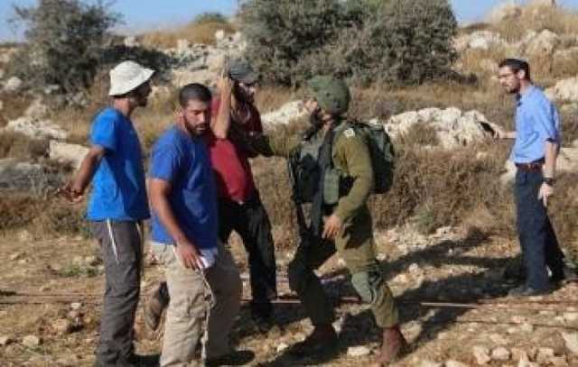 مستوطنون يهاجمون منزلًا في أم صفا برام الله
