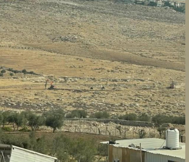 لتغيير معالم المنطقة.. الاحتلال يبدأ بشق شارع استيطاني في حزما
