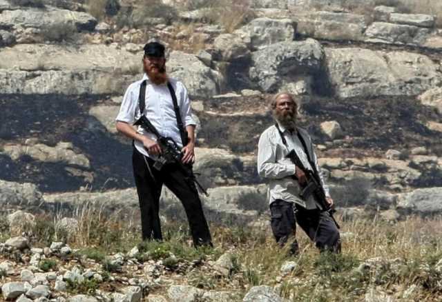 مستوطنون يهاجمون قرية دير جرير شرق رام الله