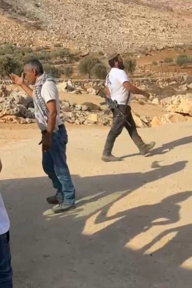 مستوطنون يهاجمون عرب الكعابنة في منطقة الخلايل برام الله