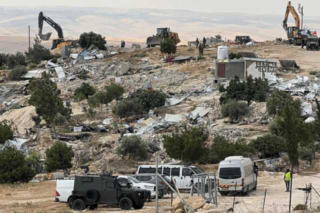 الاحتلال يخطر بهدم منازل وآبار مياه في مسافر يطا