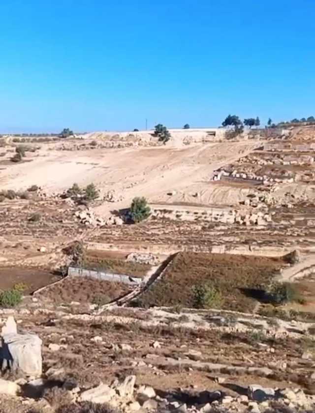 الاحتلال يُجرف عشرات الدونمات جنوب الخليل