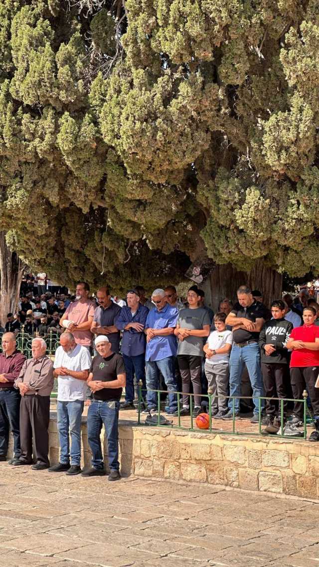 50 ألفًا يؤدون صلاة الجمعة في المسجد الأقصى