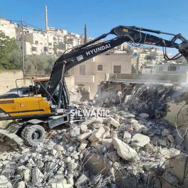 الاحتلال يُجبر مقدسيًا على هدم منزله ببلدة الطور