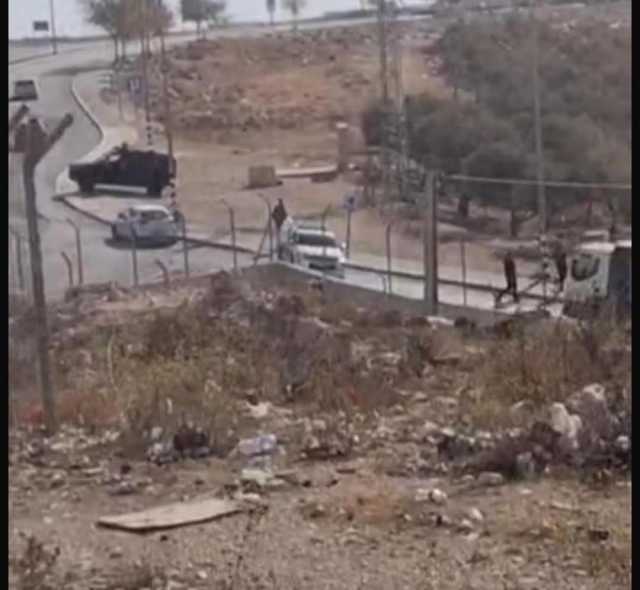 الاحتلال يعتقل مواطنًا عقب الاعتداء عليه شمال القدس
