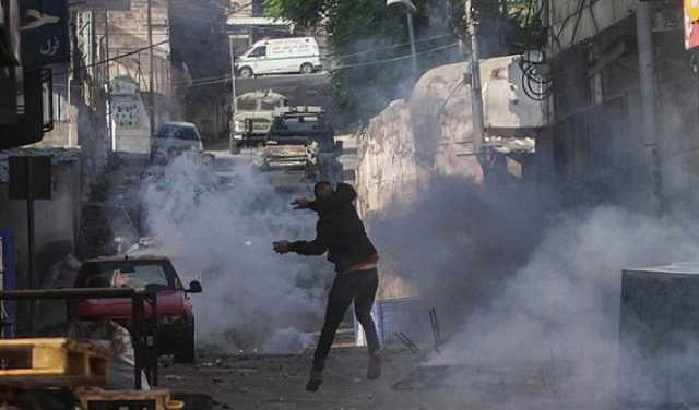 الاحتلال يقتحم بلدة عناتا ويطلق القنابل صوب السكان ويحطم زجاج المركبات