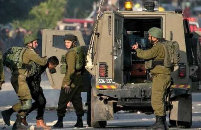 الاحتلال يشن حملة مداهمات واعتقالات بالضفة