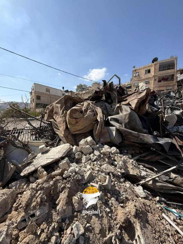 الاحتلال يهدم بركسين في سلوان ويعتقل شابًا