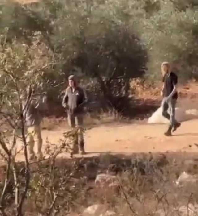مستوطنون يهاجمون المزارعين في كفر مالك شرق رام الله