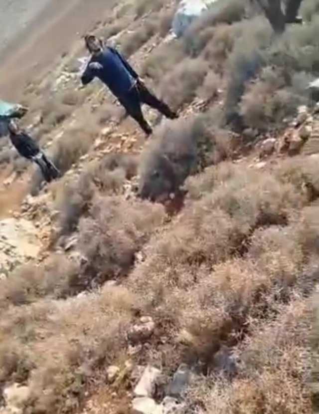 مستوطنون يهاجمون المزارعين في خربة الطويل جنوب نابلس