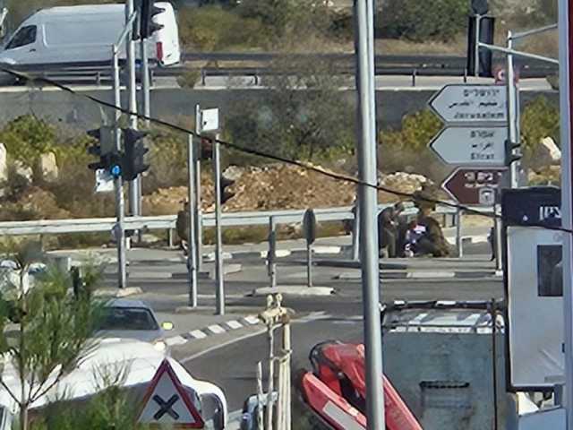 إصابة 4 إسرائيليين في عملية دهس وطعن شمالي الخليل