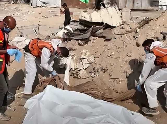 'المقابر العشوائية'.. ملامح جديدة لغزة تكشف فظائع مخفية من حرب الإبادة