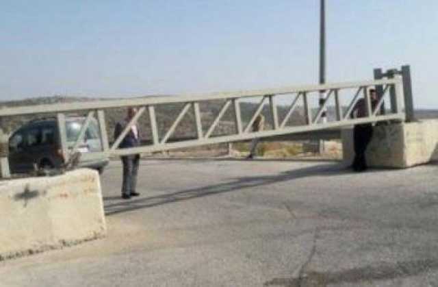 قوات الاحتلال تغلق مدخل قرية دير نظام شمالي رام الله