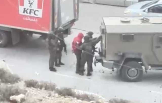 قوات الاحتلال تعتقل شابا خلال اقتحام بلدة أبو قش