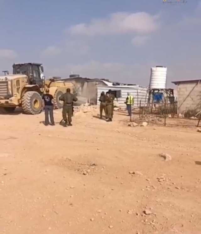 الاحتلال يشرع بهدم مساكن ومنشآت زراعية في مسافر يطا