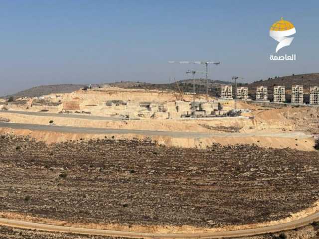 الاحتلال يشرع بتعبيد شارع قرب بيت دقو بالقدس