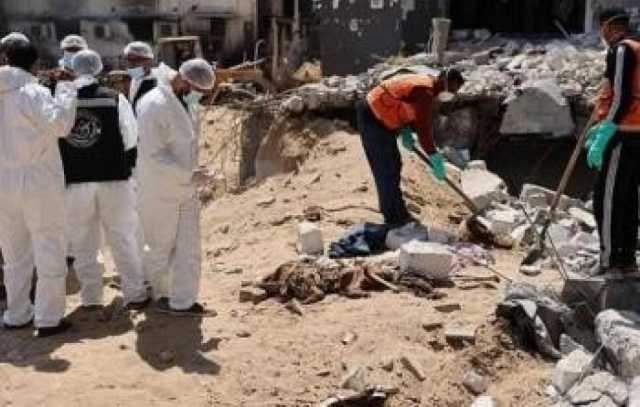 'الدفاع المدني' ينقل جثمان 35 شهيداً مجهولي الهوية غرب غزة