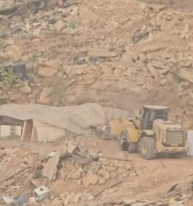 الاحتلال يشرع بهدم منازل في بلدة عناتا بالقدس