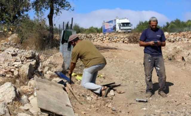 تمهيدًا للاستيلاء عليها.. مستوطنون يسيجون مساحات من الأراضي في الأغوار