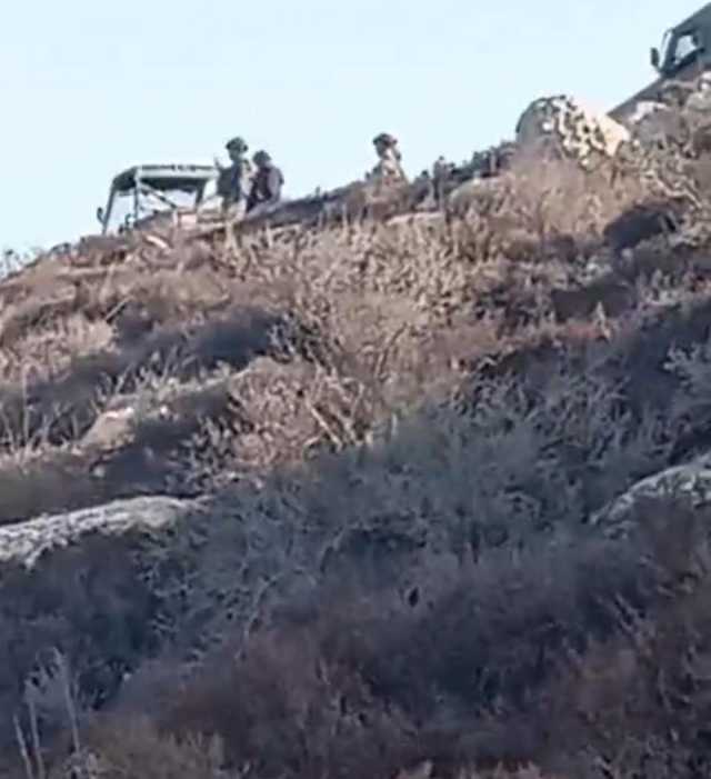 الاحتلال ومستوطنون يقتحمون 'حمروش' شمال الخليل