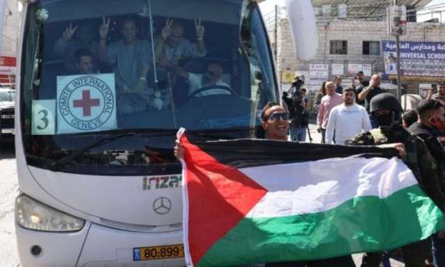 نادي الأسير: الاحتلال يمنع سفر عائلات الأسرى المبعدين إلى مصر