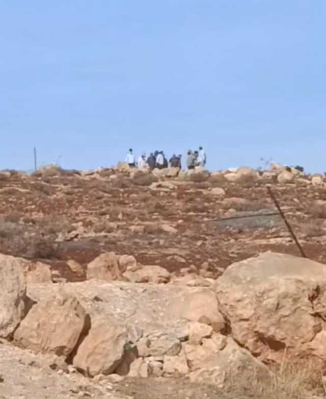 مستوطنون يقتحمون تجمع شكارة شرقي دوما جنوب نابلس