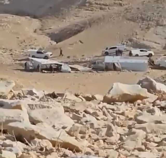 ااحتلال يهدم 3 بركسات زراعية وسكنية شرق القدس