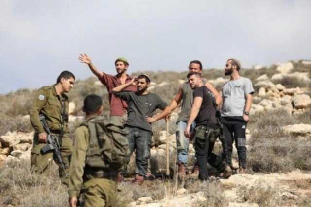 مستوطنون يعتدون على مواطن في بيت فوريك شرق نابلس