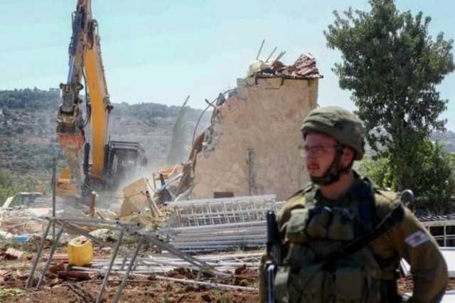 الاحتلال يهدم منشأة سكنية وحظائر ماشية في الأغوار الشمالية