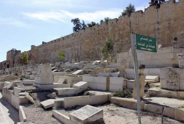 'حماس' تدين اعتداء المستوطنين على مقبرة باب الرحمة بالقدس