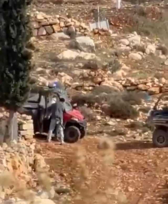 مستوطنون يختطفون مزارعًا بعد الاعتداء عليه غرب بيت لحم