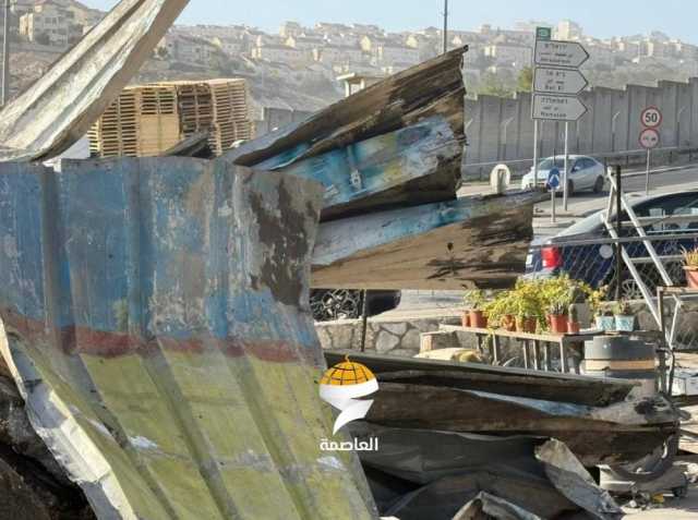 إصابات بالاختناق.. الاحتلال بهدم 3 منشآت في بلدة حزما