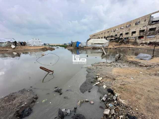 استشهاد مواطن إثر انهيار جدار منزل عليه في مخيم الشاطئ