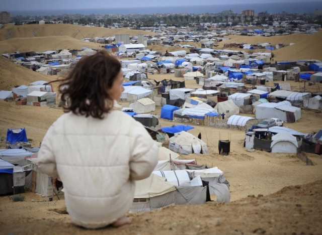 250 ألف أسرة بغزة تعاني في مخيمات النزوح نتيجة الأمطار